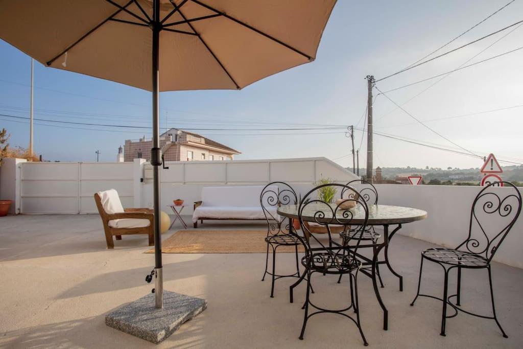 Casa Na Curva - Artists Corner Country House Villa Lagos
