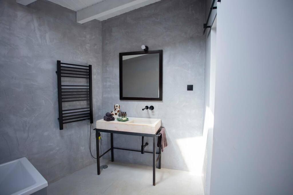 Casa Na Curva - Artists Corner Country House Lagos